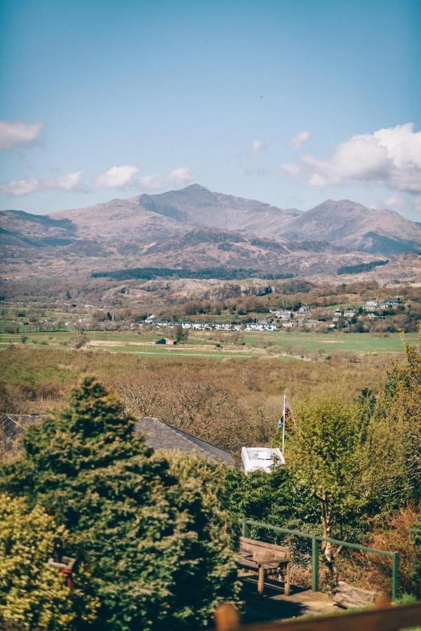 Ferlas Bed And Breakfast Penrhyndeudreath Exteriör bild