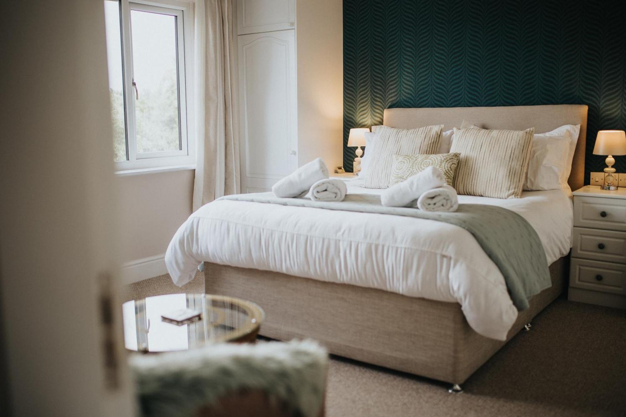 Ferlas Bed And Breakfast Penrhyndeudreath Exteriör bild
